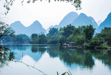 女生成考大专学什么专业好 怎么选择