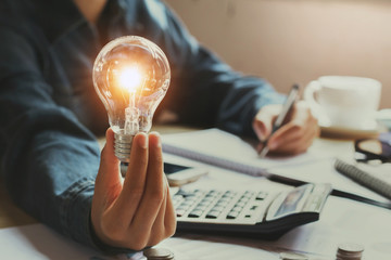 女生成考大专学什么专业好 怎么选择