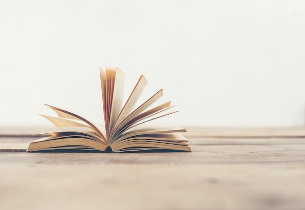 鲸鱼到底是怎样从陆地四肢动物下海进化而来？