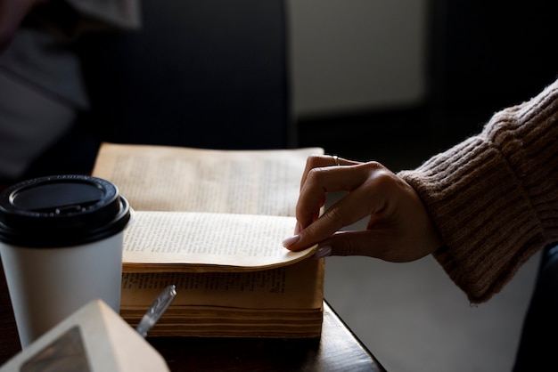 女生成考大专学什么专业好 怎么选择